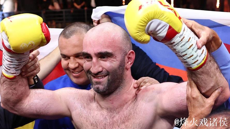 老拳王轰然倒地！阿联酋迪拜见证穆拉特·加西耶夫夺得拳王金腰带