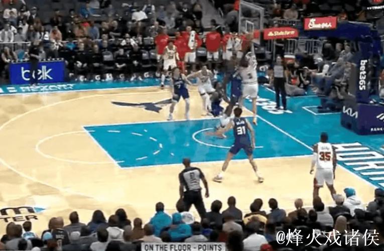 关键！吉迪突然变向甩开对手上篮再中，还剩39秒公牛领先5分